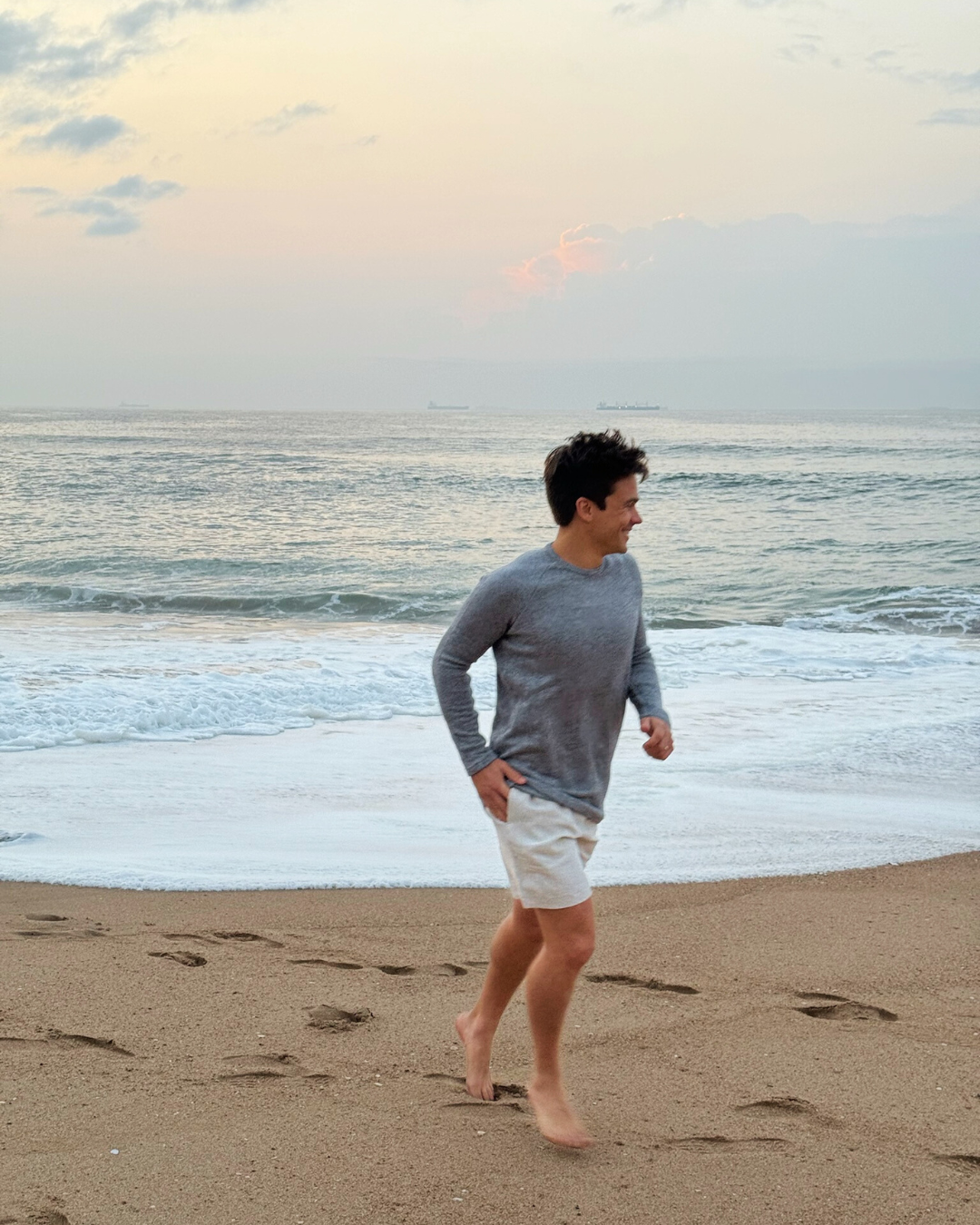 The Guy Pullover Charcoal